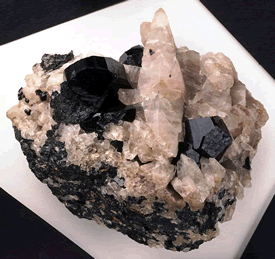 灵寿托玛琳矿产品加工厂 探秘电气石汗蒸的康养之旅